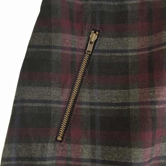 Loft - Plaid Mini Skirt - Perfect Fall staple! - Picture 3 of 5